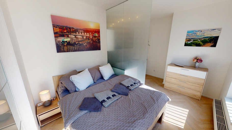Others 5, ONSITE Free Garage Parking, 10min Centre by Bus, Praha 8