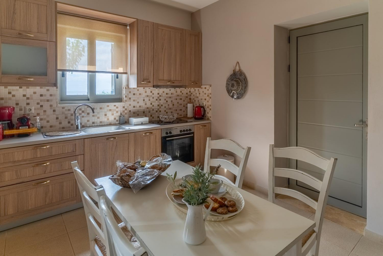 Others 3, Mythos Villas, Peloponnese