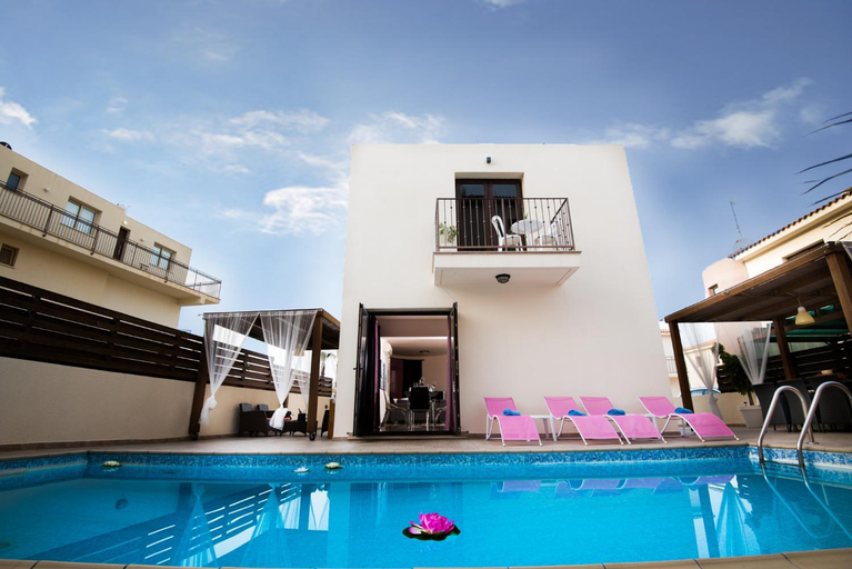 Others 3, Luxury Villa Regina