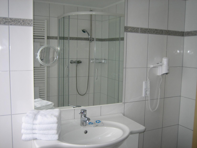 Bathroom 2, Hotel Lindenhof, Hochsauerlandkreis