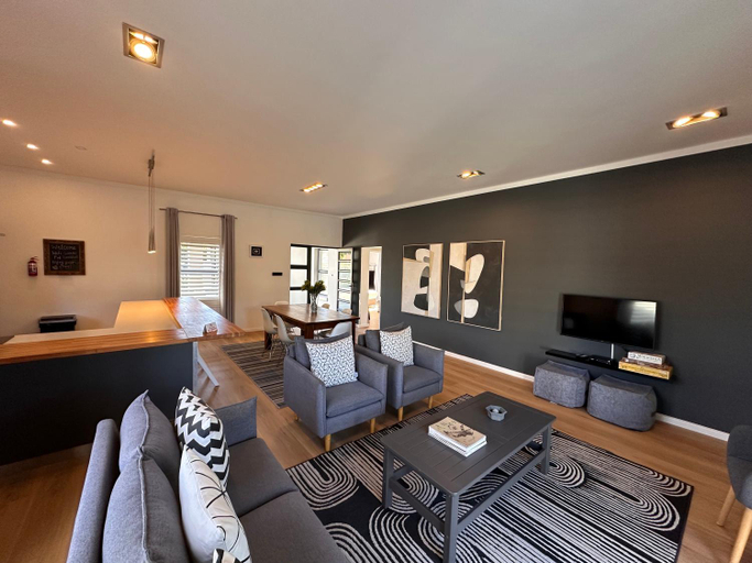 Others 4, Lorelei Guest House, Eden