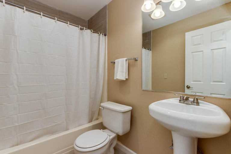 Bathroom 10