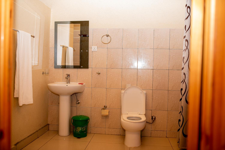 Bathroom 2, The Garden Place Hotel, Musanze
