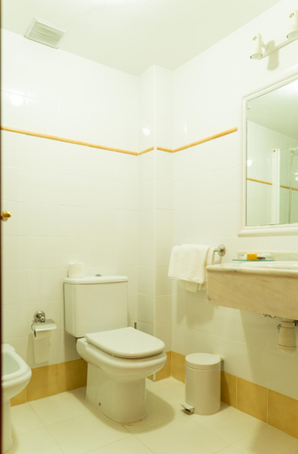 Bathroom 2, Hotel Jacobeo, Burgos