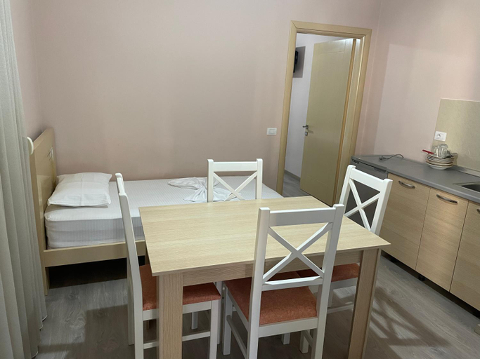 Others 5, Rent Rooms Kapri, Pogradecit