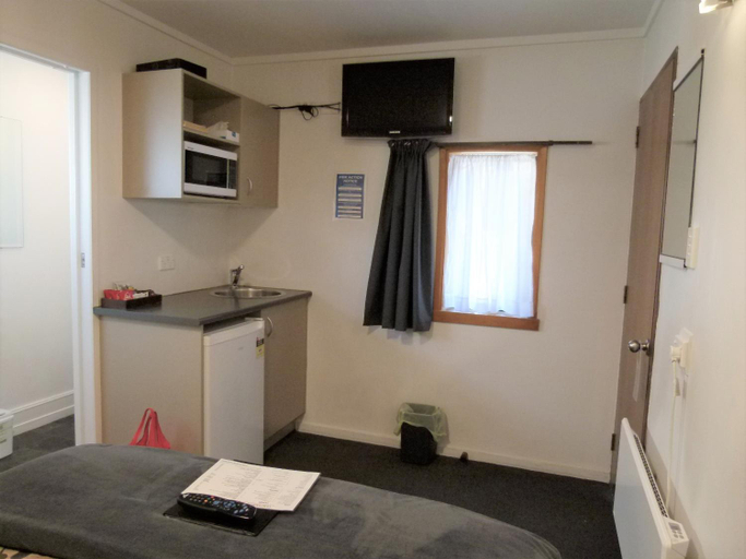 Others 5, Centennial Court Hotel, Central Otago