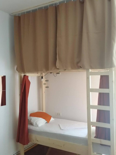 Others 3, Cloud 9 Living, Municipiul Bucuresti