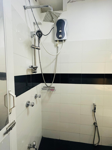 Bathroom 5, PLACE 236, K.F.G. & G. Korale