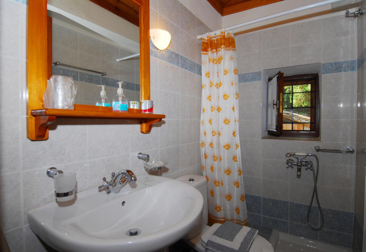 Bathroom 2, Archontiko Iatridis, Thessaly
