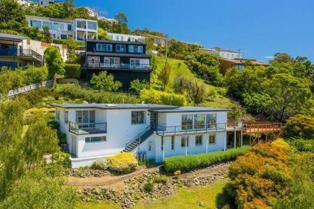 Exterior & Views 2, House on the Hill with a View-Sleeps 12, Hobart