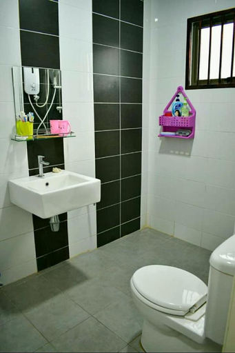 Bathroom 2, Sky Mirror Homestay, Kuala Selangor