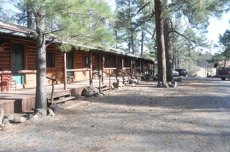 Exterior & Views, Nine Pines Motel, Navajo
