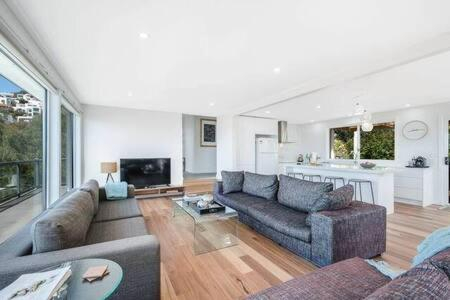 Others 4, House on the Hill with a View-Sleeps 12, Hobart