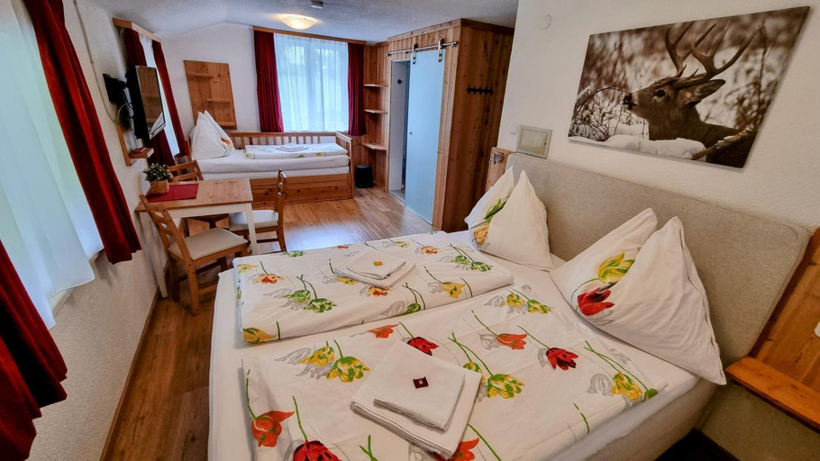 Bedroom 2, Gastehaus Landhaus Tyrol, Innsbruck Land