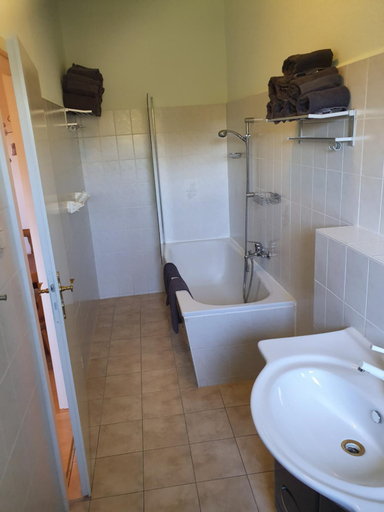 Others 2, Apartmenthaus Am Schlosspark, Saalekreis