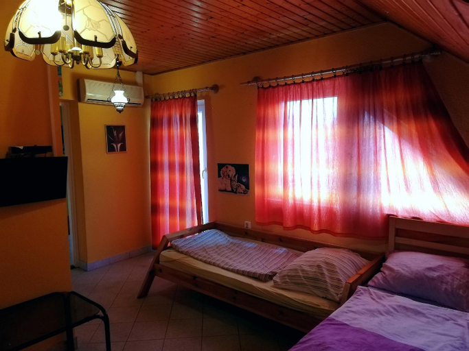 Others 4, Szeplak apartman, Siófok