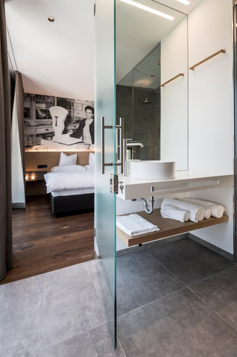 Bathroom 3, Alpin & Stylehotel Die Sonne, Bolzano