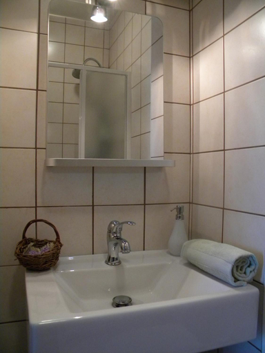Bathroom 1, B&B Autin, Torino