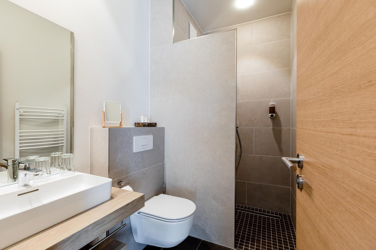 Bathroom 4, Hotel Martha, Mersch