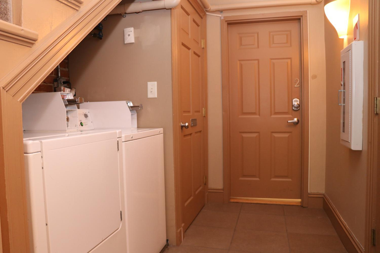 Others 5, Charming Studio in Boston Brownstone, C.Ave#5, Boston
