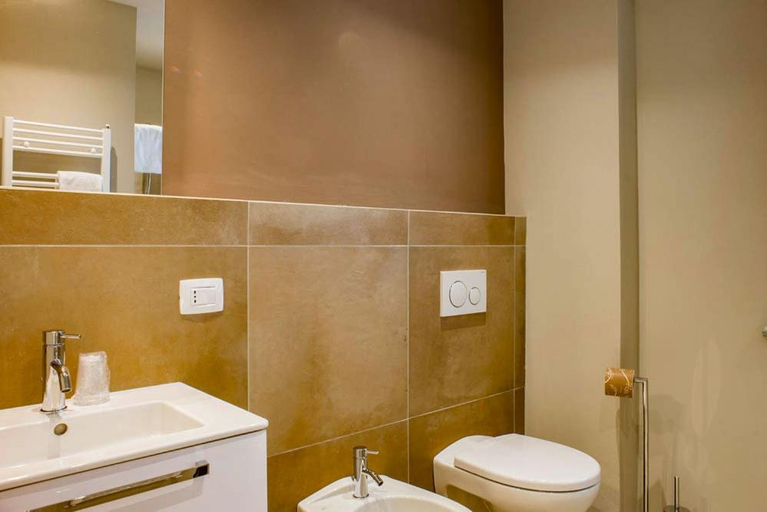 Bathroom 1, La Crota Ristorante e Camere da Danilo dal 1983, Cuneo