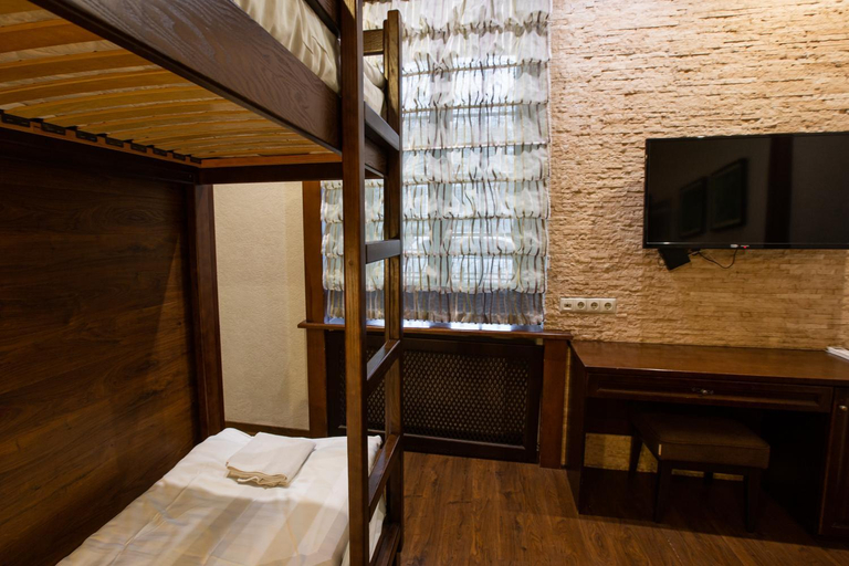 Bedroom 3, Petrani Central, Solomians'kyi