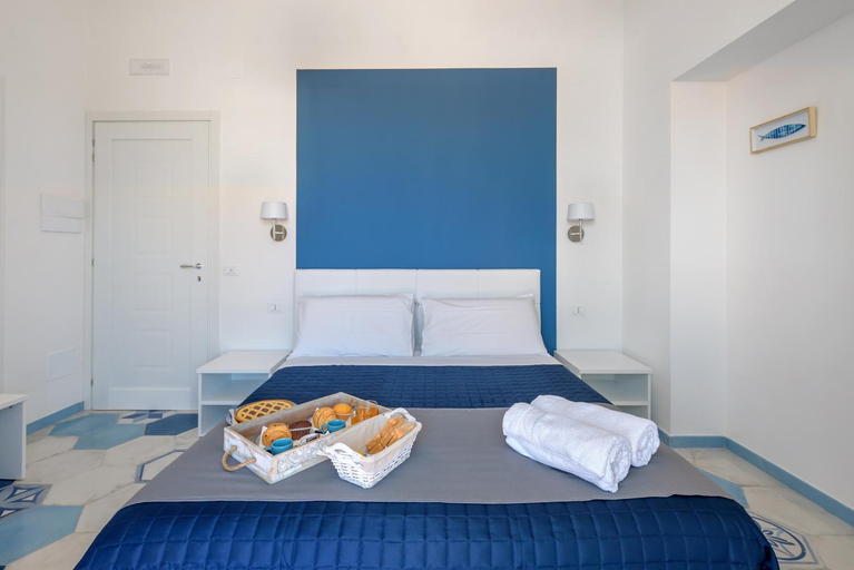 Others 5, Caruso Suite, Napoli