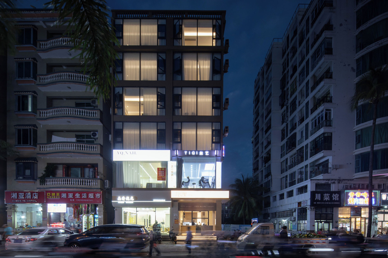Exterior & Views