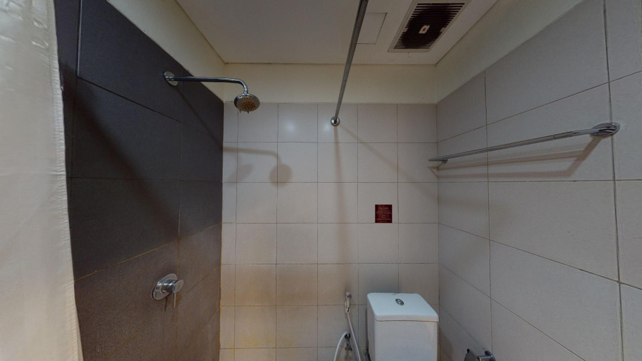 Bathroom 12
