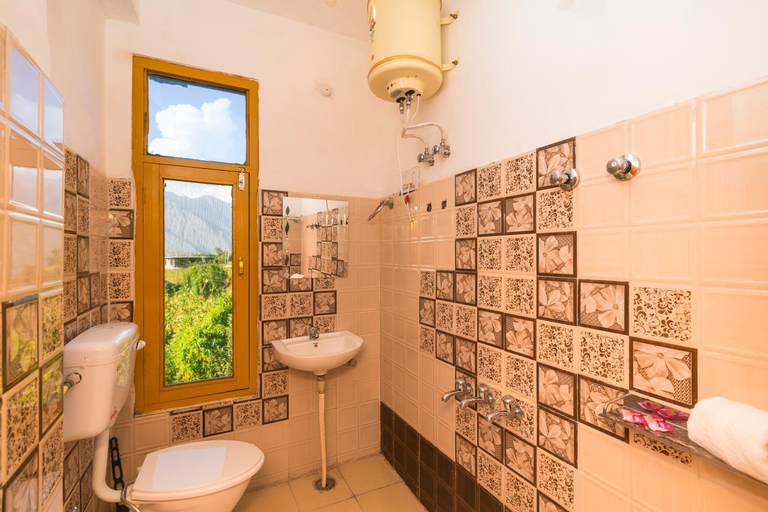 Bathroom 3, Zostel Shangarh, Kullu