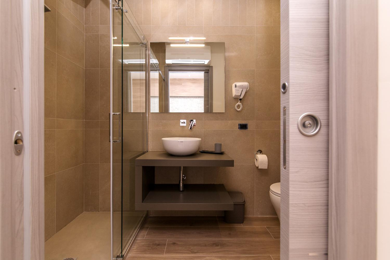 Others 5, Le note di Fred Rent Room, Campobasso