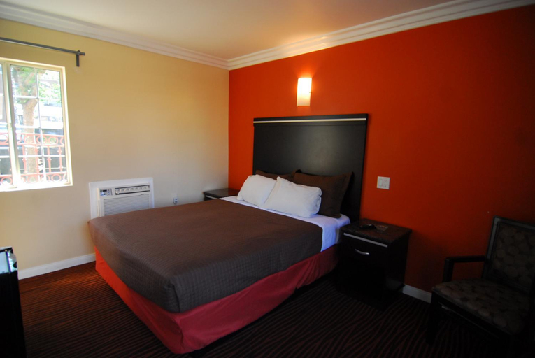 Bedroom 1, Studio City Inn, Los Angeles