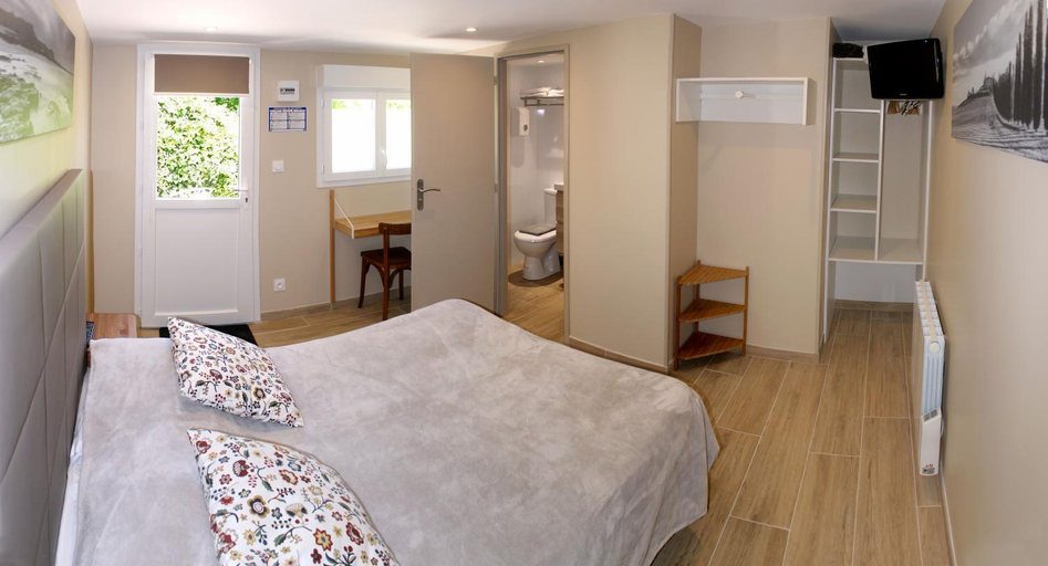 Bedroom 2, Hotel Le Printemps, Charente-Maritime