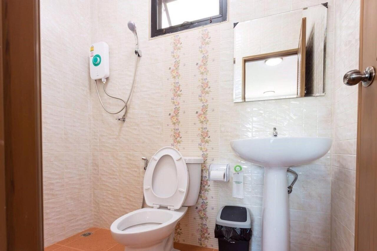 Bathroom 3, Benya Hotel โรงแรมเบญญา, Muang Nan