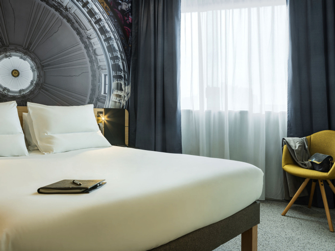 Novotel Paris 20 Belleville - Tap to explore photos