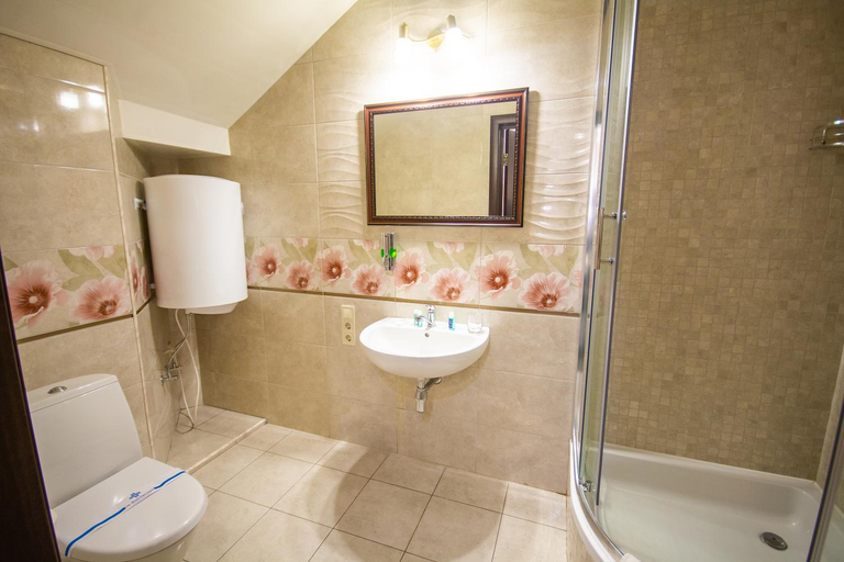 Bathroom 4, Готель Три Сімки, Vyshhorods'kyi