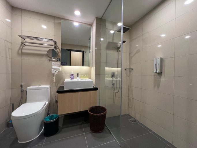 Bathroom 12