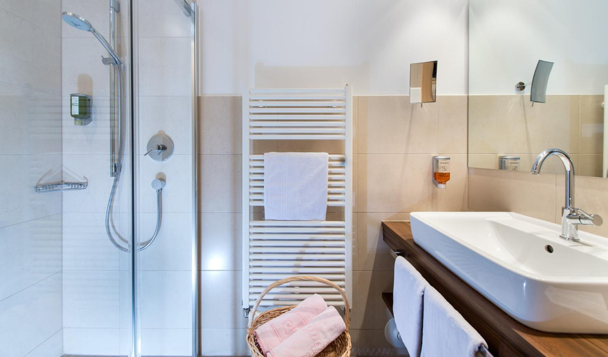 Bathroom 5, Hotel Alpenroyal, Bolzano