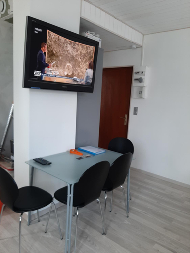 Others 4, Studio meuble renove superbes prestations proche Hyper Centre - Residence La Fresnaie, Jura