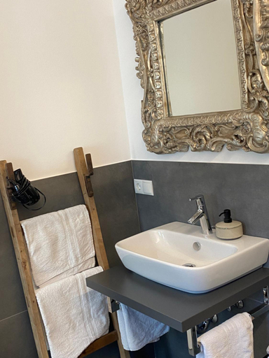 Bathroom, Hotel Garni Vinea Montis, Bolzano