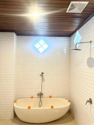 Bathroom 17