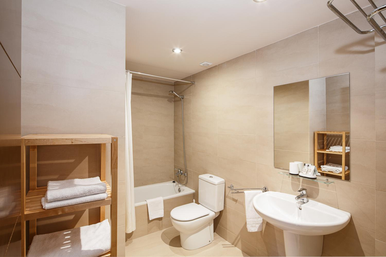 Bathroom, Apartamentos Masella 1600, Girona