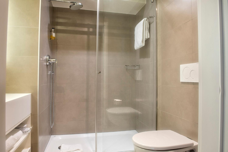Bathroom 3, Chez Maman Hotel & Restaurant, Genève