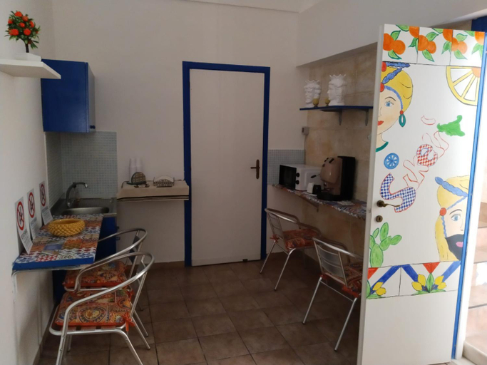 Others 4, B&B Sikelia, Palermo