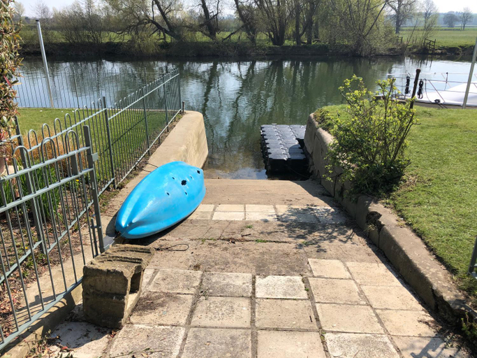 Others 2, Thames Edge Rooms, Oxfordshire