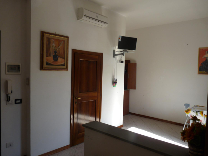 Others 3, Il Gatto Con Gli Stivali - Affittacamere, Florence