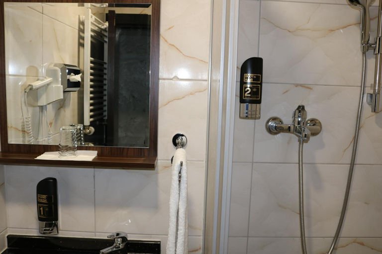 Bathroom 10