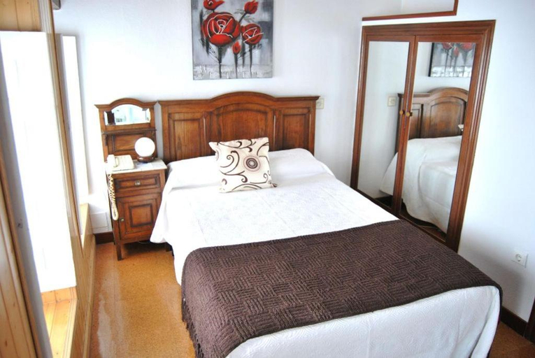 Bedroom 2, Hotel Abrego Reinosa, Cantabria