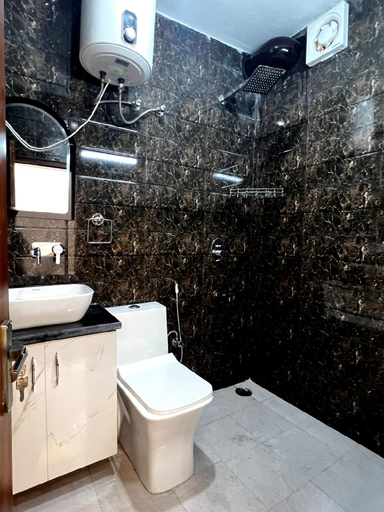 Bathroom 2, Hotel Trending Stay, Delhi
