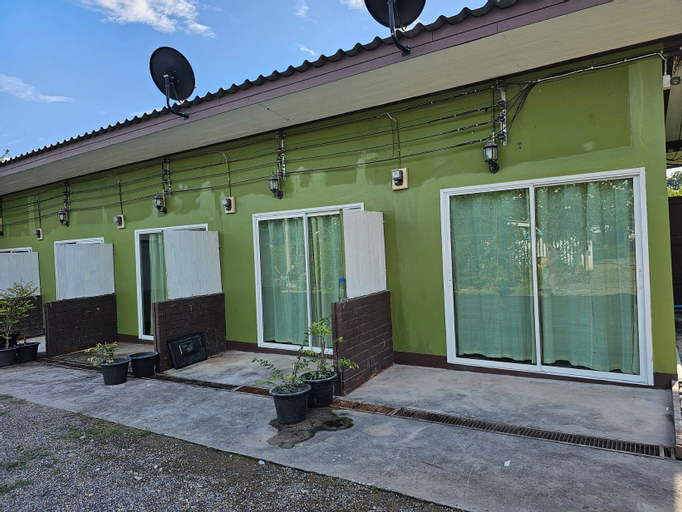 Exterior 4